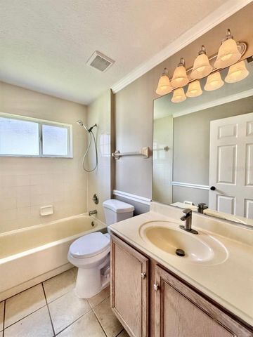 19021 WEATHERSTONE DRIVE, Tampa, FL 33647