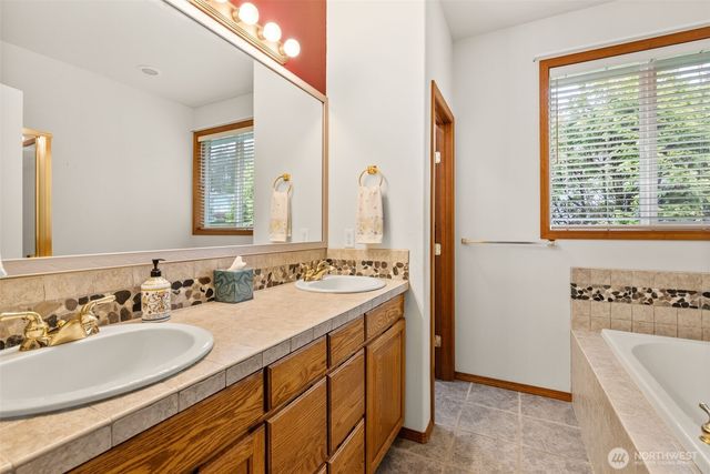 4129 Campus Green Loop NE, Lacey, WA 98516