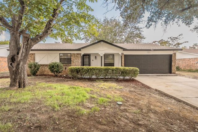 902 Smokey Court, Arlington, TX 76014