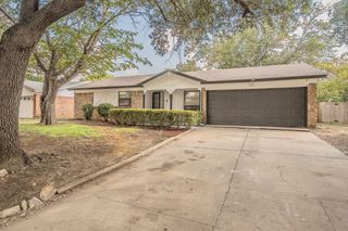 902 Smokey Court, Arlington, TX 76014