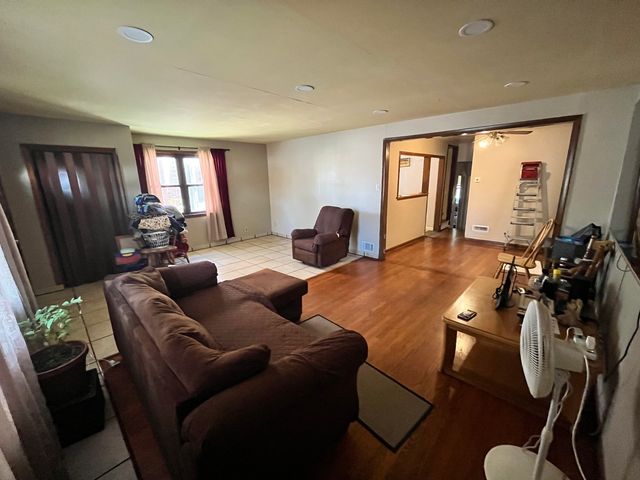 10939 S Avenue F, Chicago, IL 60617
