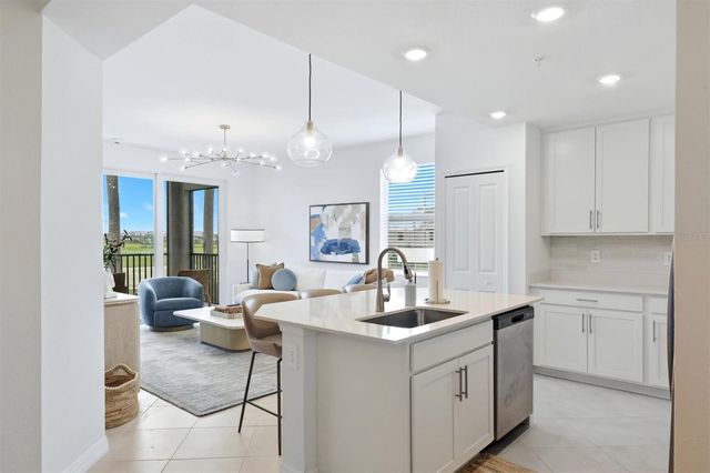 19110 SCALLOP LOOP 208, Lakewood Ranch, FL 34211