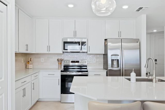 19110 SCALLOP LOOP 208, Lakewood Ranch, FL 34211