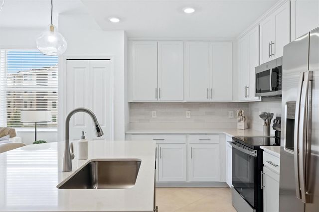 19110 SCALLOP LOOP 208, Lakewood Ranch, FL 34211