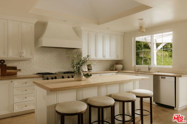 24049 Chestnut Way, Calabasas, CA 91302