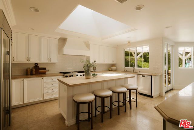 24049 Chestnut Way, Calabasas, CA 91302
