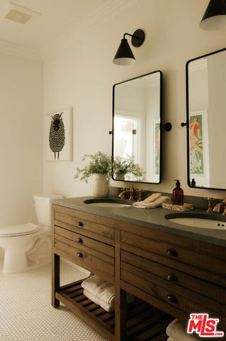 24049 Chestnut Way, Calabasas, CA 91302
