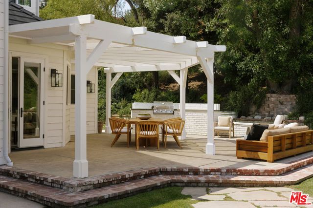 24049 Chestnut Way, Calabasas, CA 91302