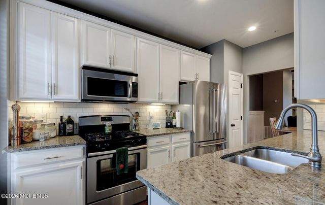 147 Waypoint Drive 2105, Eatontown, NJ 07724