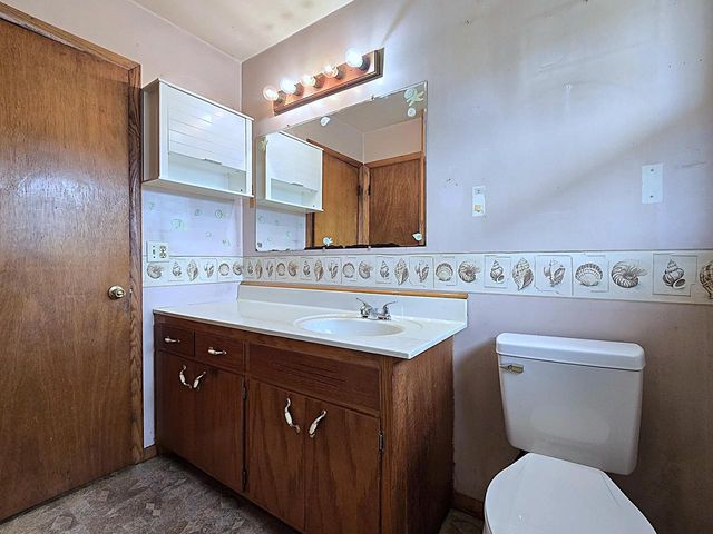 5863 S Hately AVENUE, Cudahy, WI 53110