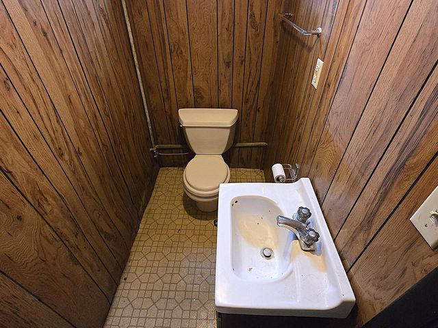 5863 S Hately AVENUE, Cudahy, WI 53110