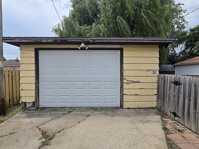5863 S Hately AVENUE, Cudahy, WI 53110