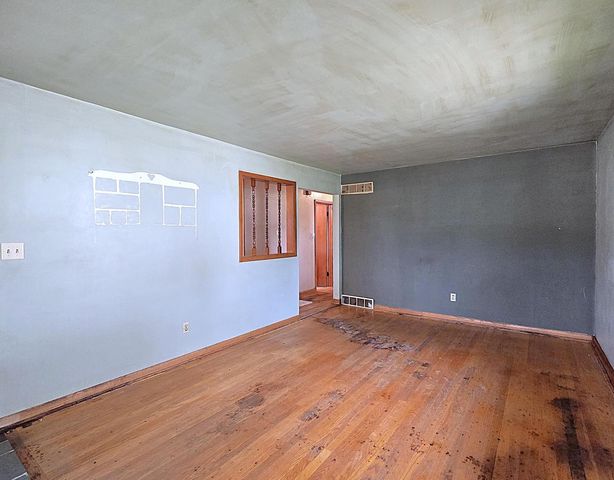 5863 S Hately AVENUE, Cudahy, WI 53110