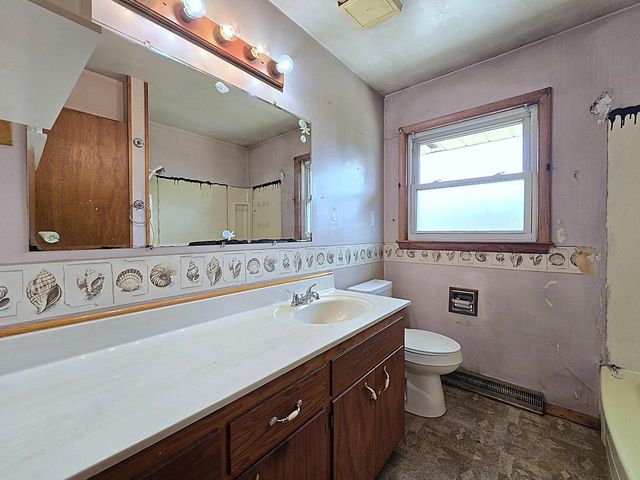 5863 S Hately AVENUE, Cudahy, WI 53110