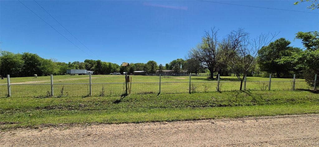 1199 County Road 1245, Savoy, TX 75479