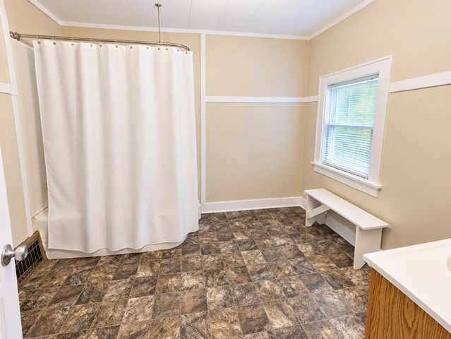 719 W 6TH AVENUE, Oshkosh, WI 54902
