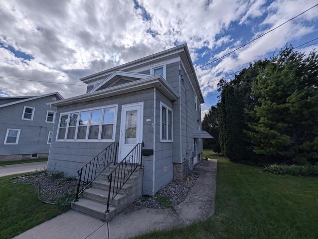 719 W 6TH AVENUE, Oshkosh, WI 54902