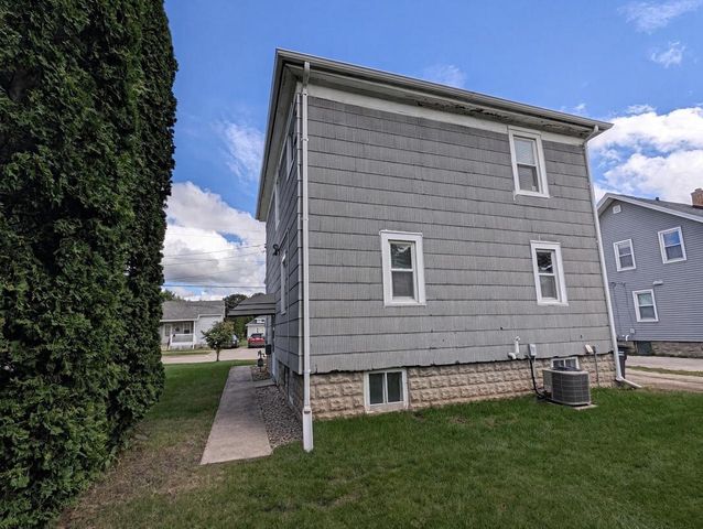 719 W 6TH AVENUE, Oshkosh, WI 54902
