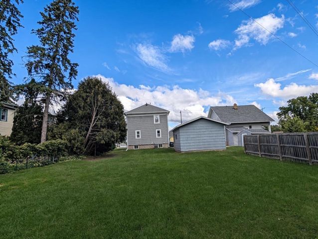 719 W 6TH AVENUE, Oshkosh, WI 54902
