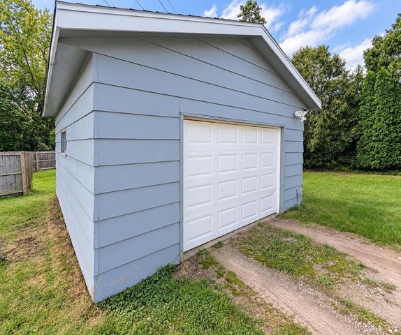 719 W 6TH AVENUE, Oshkosh, WI 54902
