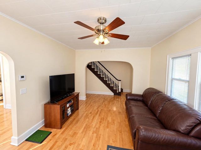 719 W 6TH AVENUE, Oshkosh, WI 54902