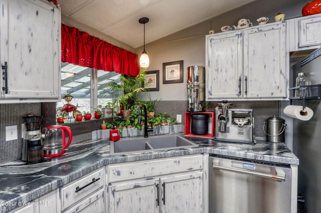 126 Makridge Lane, Kingston, ID 83839