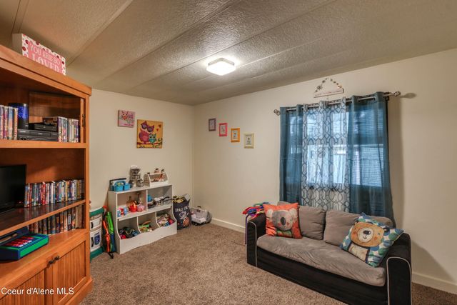 126 Makridge Lane, Kingston, ID 83839