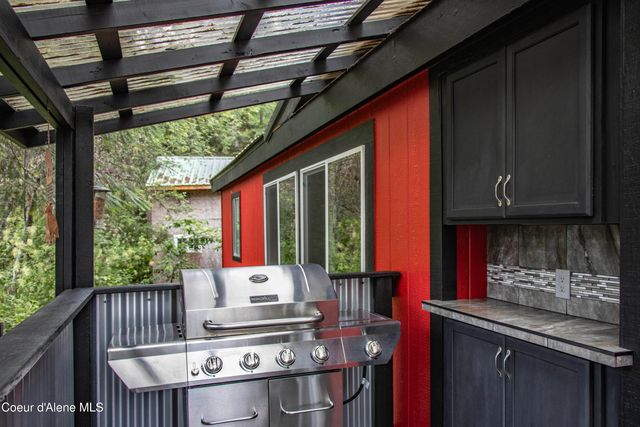 126 Makridge Lane, Kingston, ID 83839