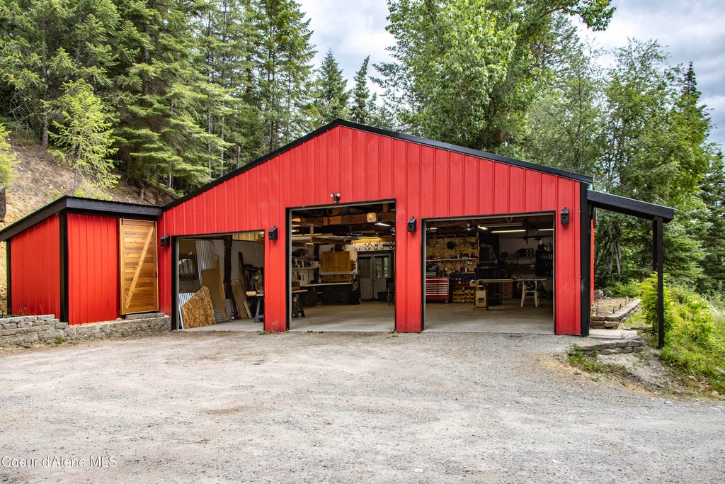 126 Makridge Lane, Kingston, ID 83839