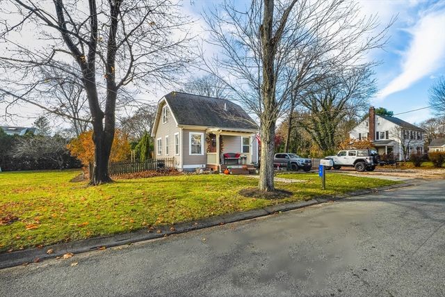 14 Field St, Seekonk, MA 02771