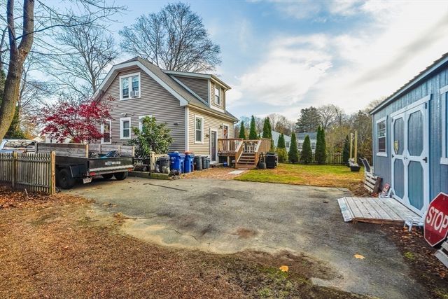 14 Field St, Seekonk, MA 02771
