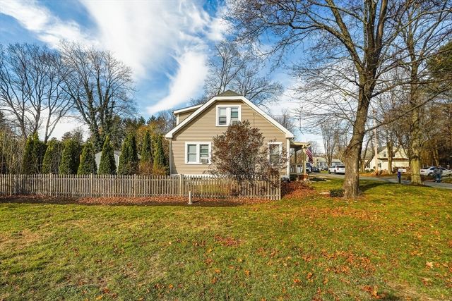 14 Field St, Seekonk, MA 02771