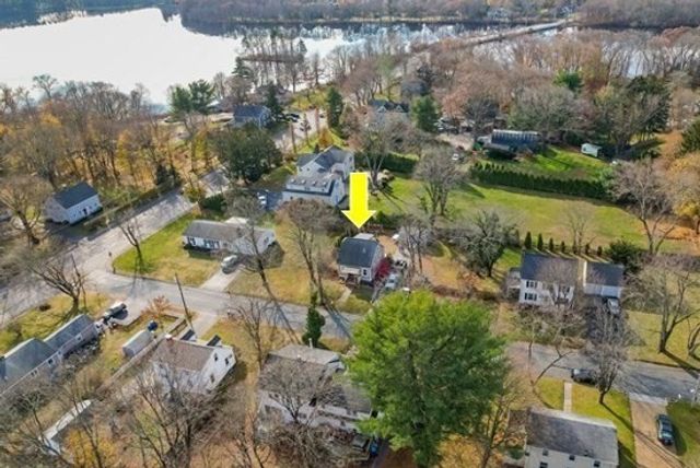 14 Field St, Seekonk, MA 02771