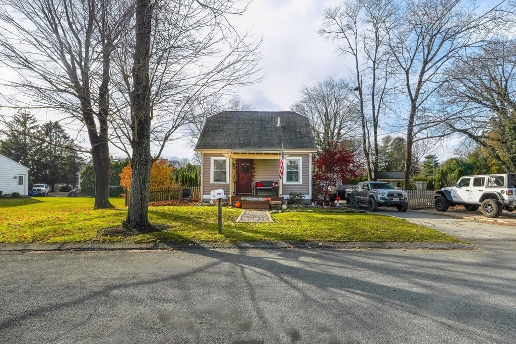 14 Field St, Seekonk, MA 02771