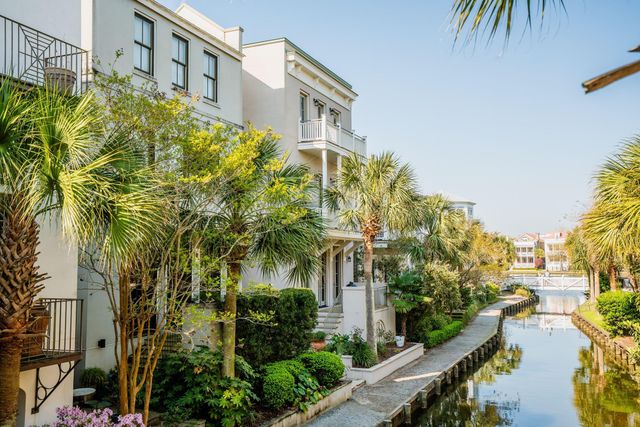 19 Krier Lane, Mount Pleasant, SC 29464