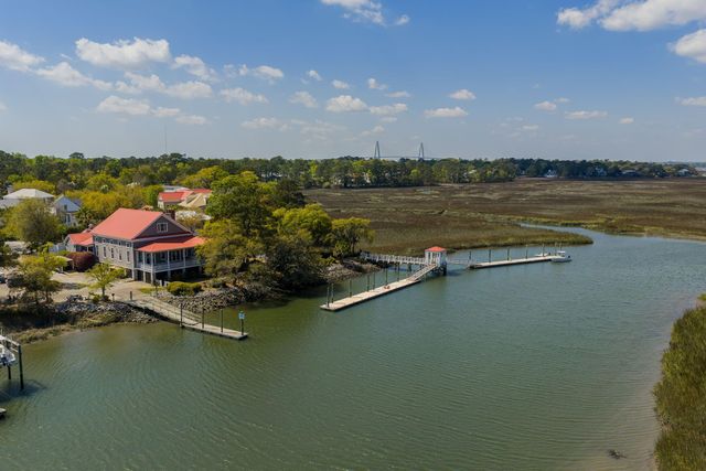 19 Krier Lane, Mount Pleasant, SC 29464