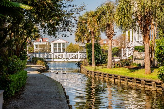 19 Krier Lane, Mount Pleasant, SC 29464