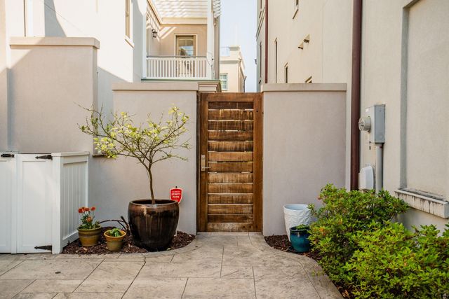 19 Krier Lane, Mount Pleasant, SC 29464