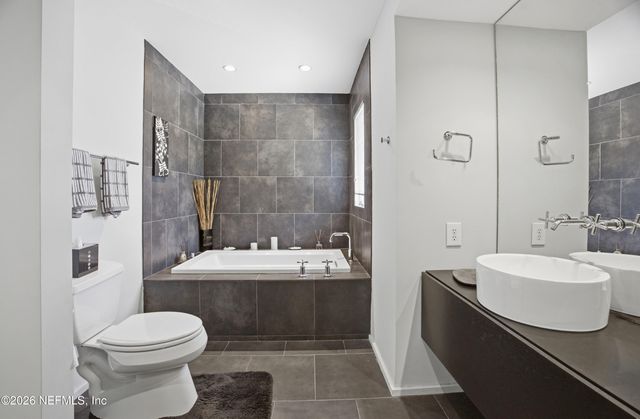 94 PLAYERS CLUB VILLAS Road, Ponte Vedra Beach, FL 32082