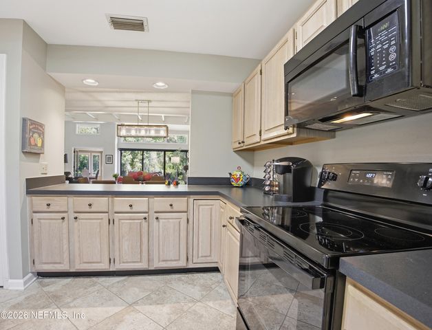 94 PLAYERS CLUB VILLAS Road, Ponte Vedra Beach, FL 32082