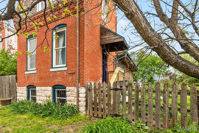 1871 Madison Street, St Louis, MO 63106