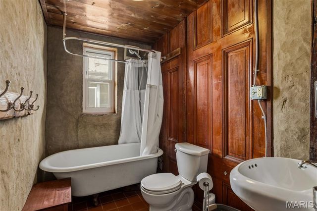 1871 Madison Street, St Louis, MO 63106