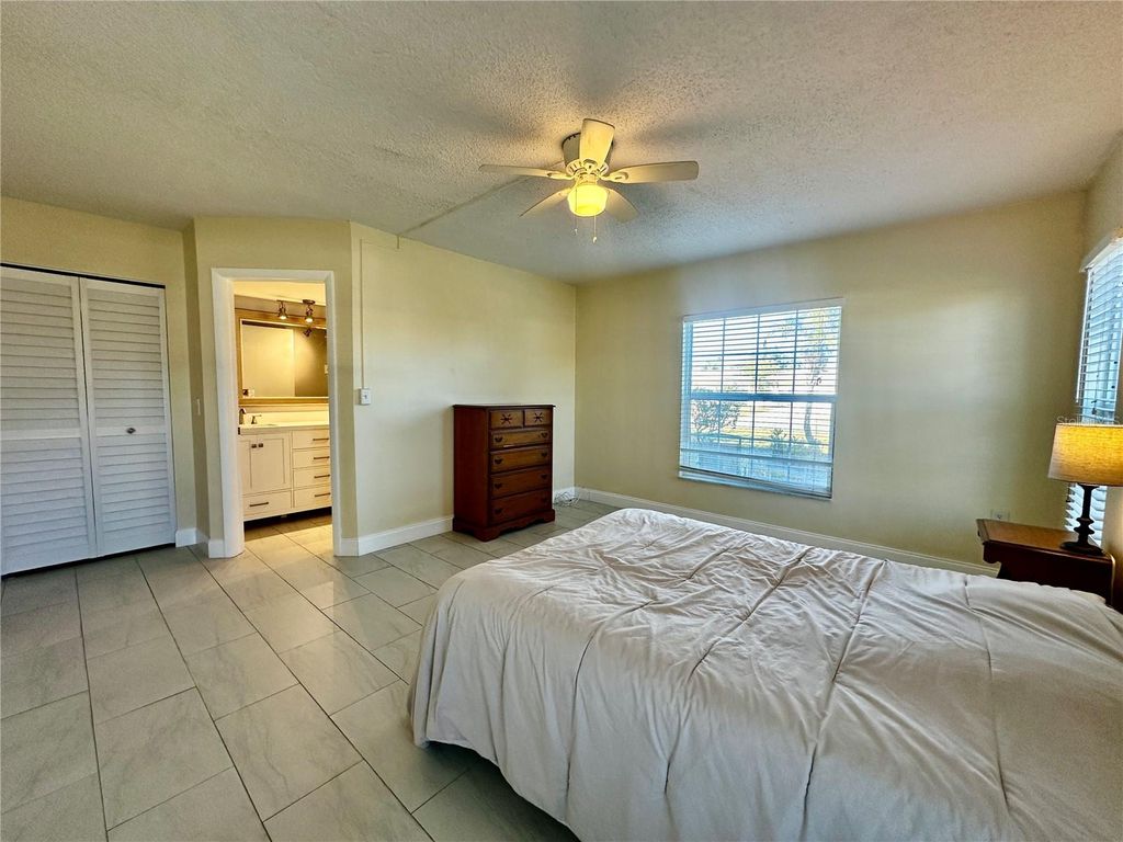 Image 17 of property listing at 10350 IMPERIAL POINT DRIVE W 13, Largo, FL 33774