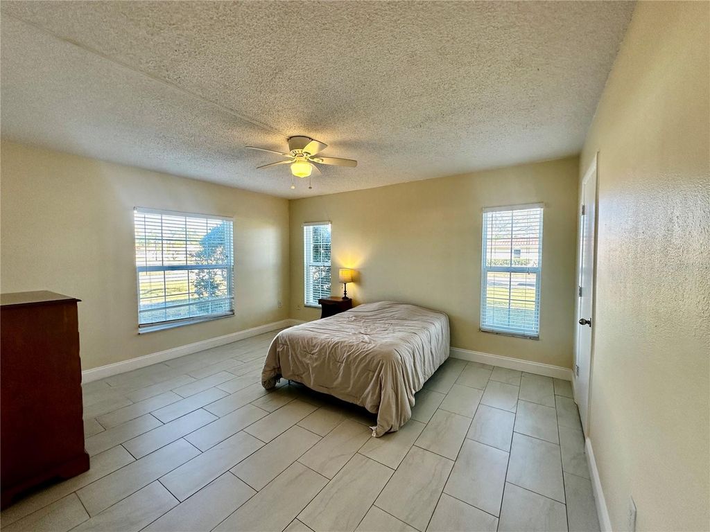 Image 19 of property listing at 10350 IMPERIAL POINT DRIVE W 13, Largo, FL 33774
