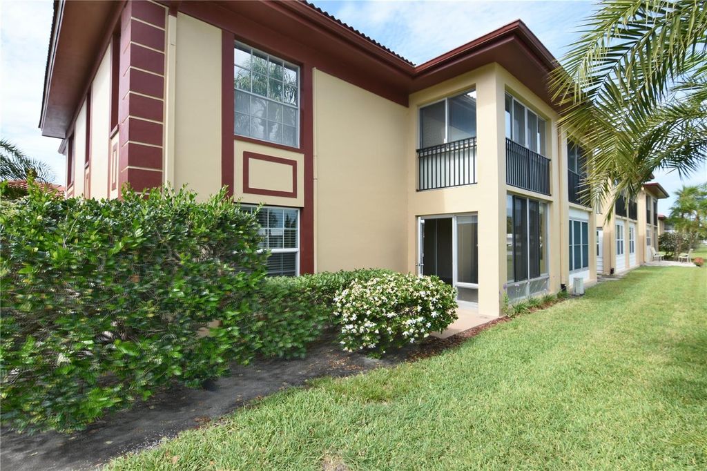 Image 25 of property listing at 10350 IMPERIAL POINT DRIVE W 13, Largo, FL 33774