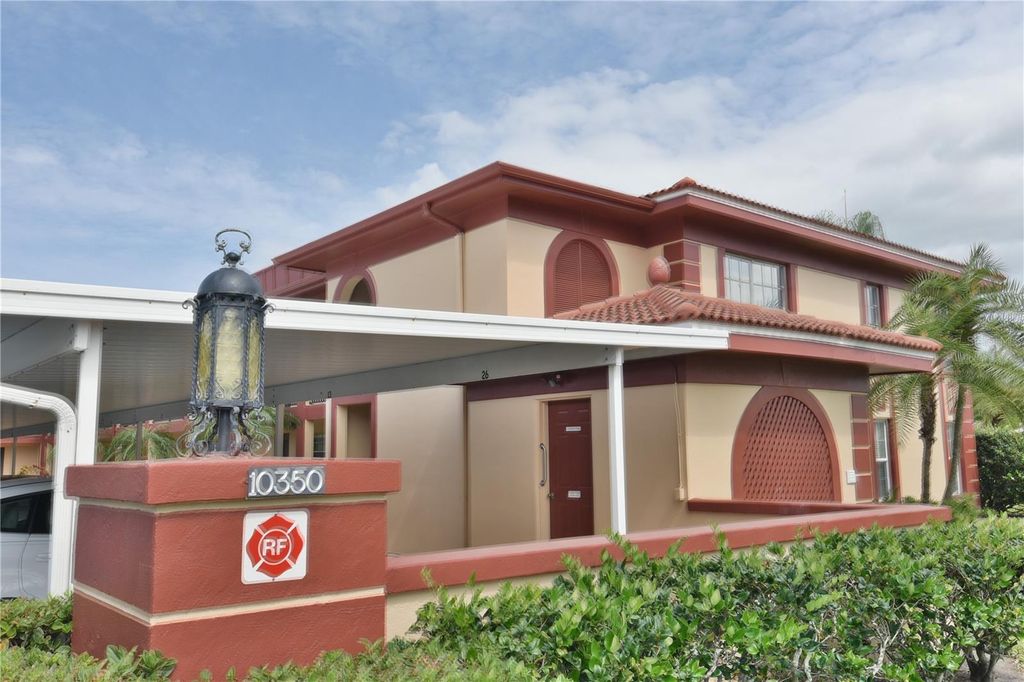 Image 28 of property listing at 10350 IMPERIAL POINT DRIVE W 13, Largo, FL 33774