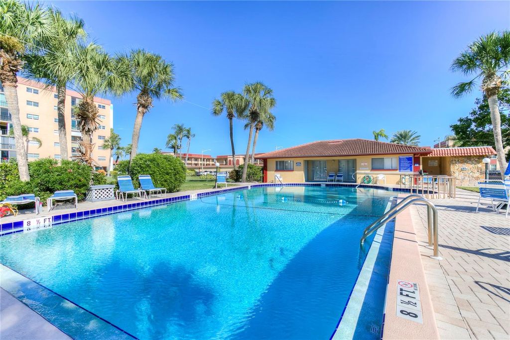 Image 32 of property listing at 10350 IMPERIAL POINT DRIVE W 13, Largo, FL 33774