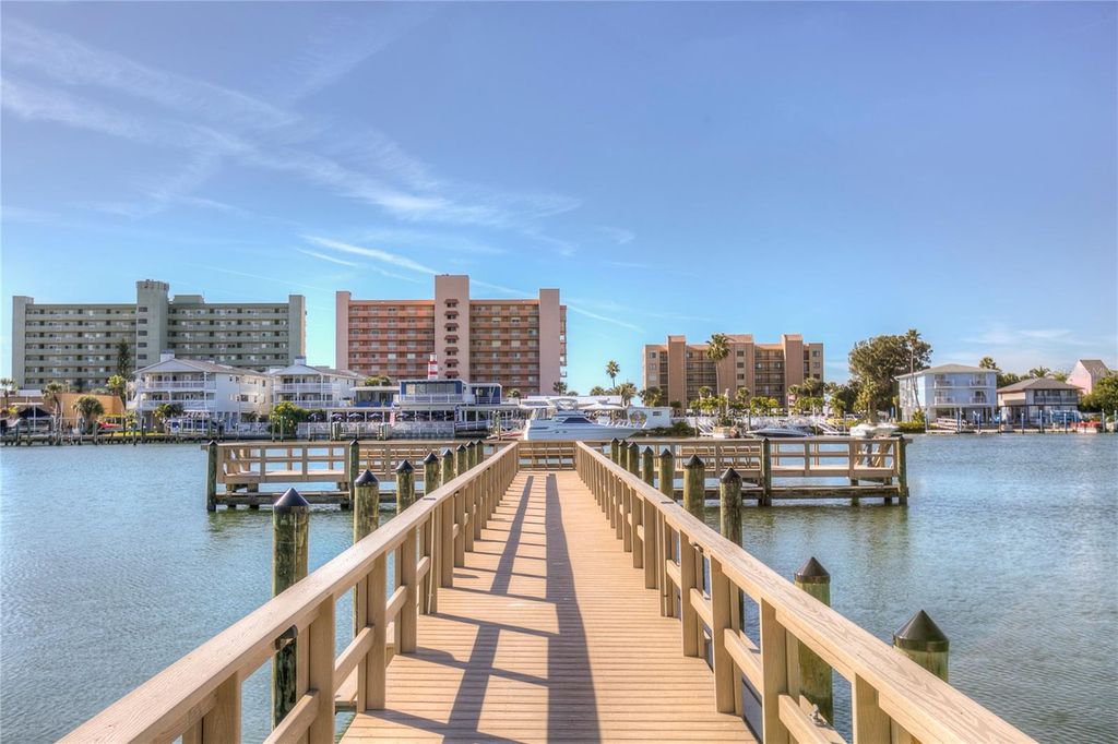 Image 41 of property listing at 10350 IMPERIAL POINT DRIVE W 13, Largo, FL 33774