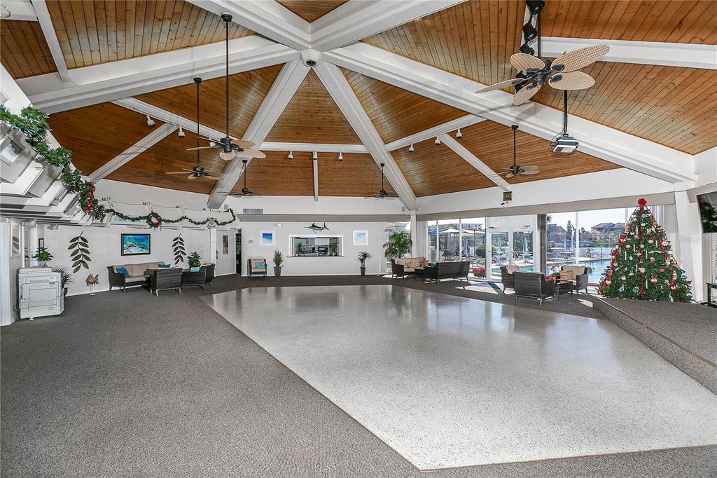 Image 43 of property listing at 10350 IMPERIAL POINT DRIVE W 13, Largo, FL 33774