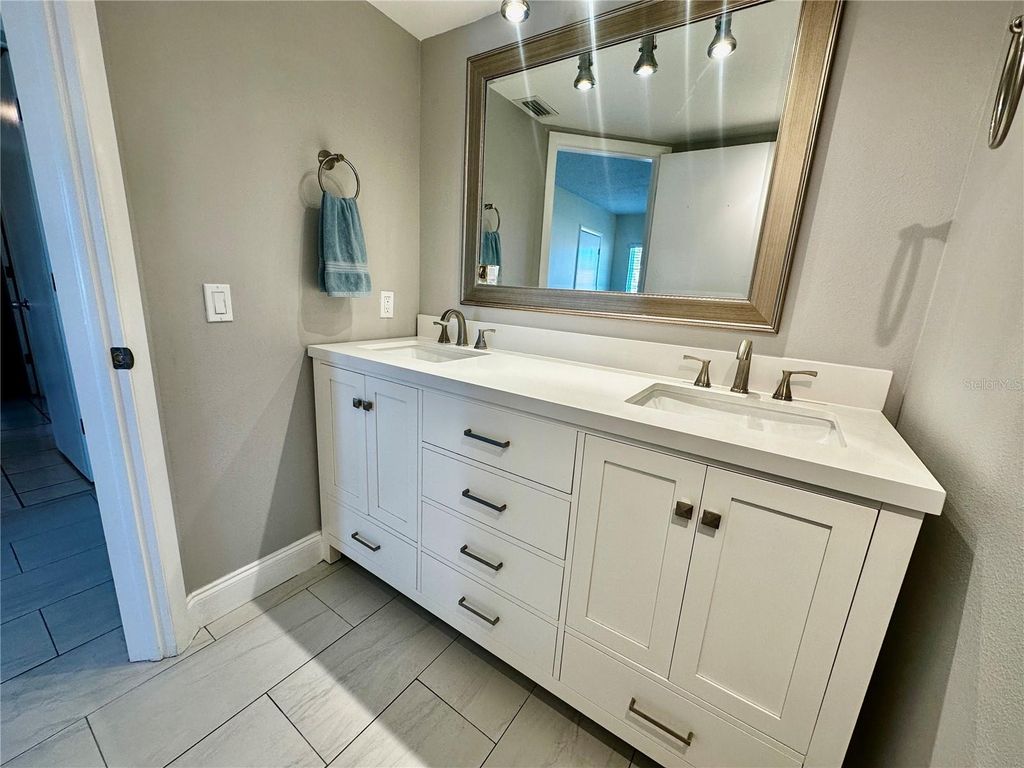 Image 6 of property listing at 10350 IMPERIAL POINT DRIVE W 13, Largo, FL 33774